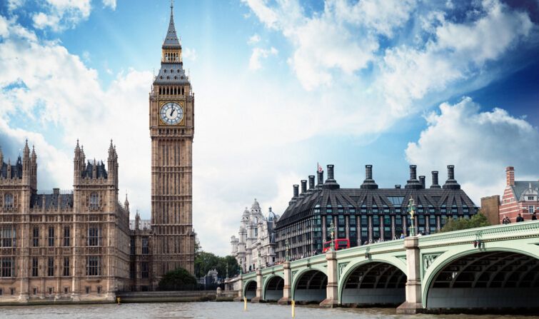 2022年英国2+2留学课程招生简章