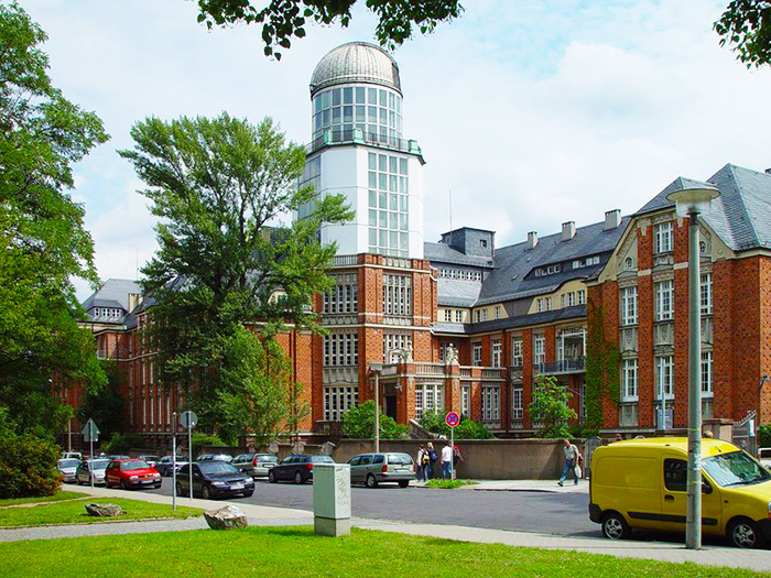 对外经济贸易大学第21届IAC英澳美加国际本科招生简章